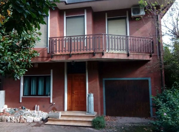 casa indipendente in vendita ad Albano Vercellese