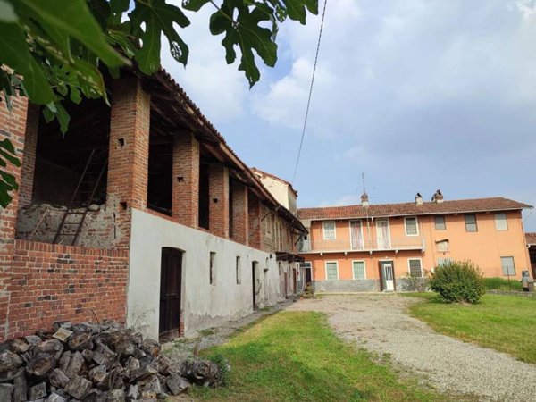 casa indipendente in vendita ad Albano Vercellese