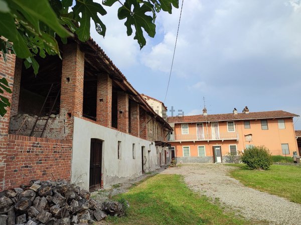casa indipendente in vendita ad Albano Vercellese
