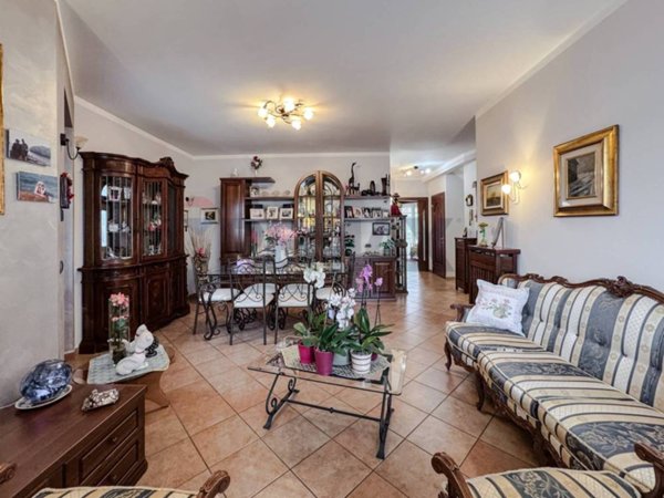 casa indipendente in vendita ad Albano Vercellese