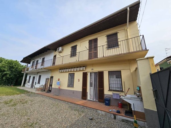 casa indipendente in vendita ad Albano Vercellese