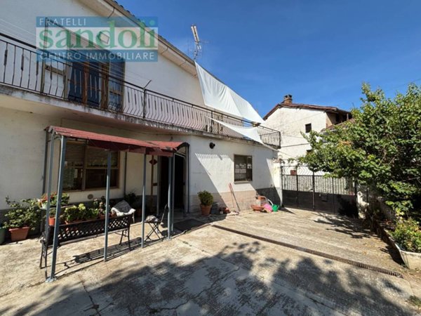 casa indipendente in vendita ad Albano Vercellese