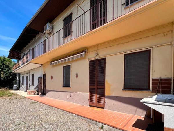 casa indipendente in vendita ad Albano Vercellese