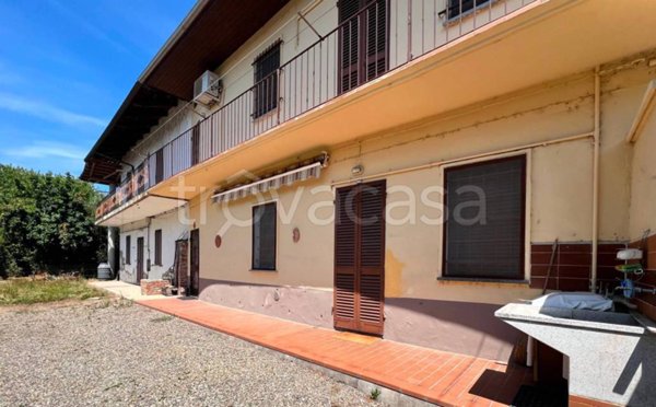 casa indipendente in vendita ad Albano Vercellese