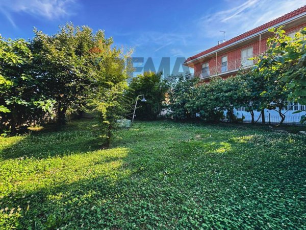 casa indipendente in vendita ad Albano Vercellese