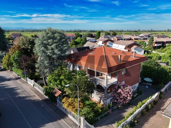 casa indipendente in vendita ad Albano Vercellese