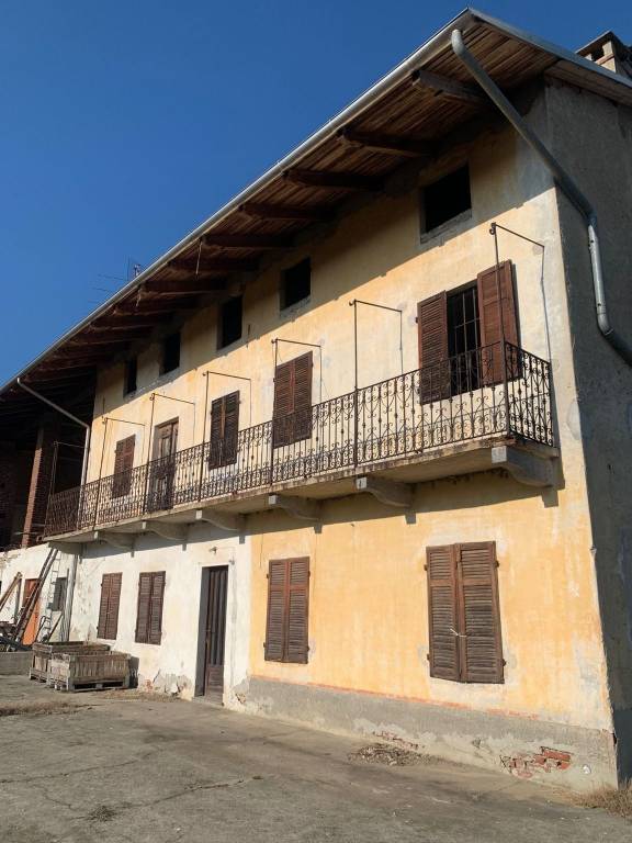 casa indipendente in vendita ad Alice Castello