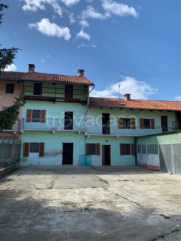 casa indipendente in vendita ad Alice Castello