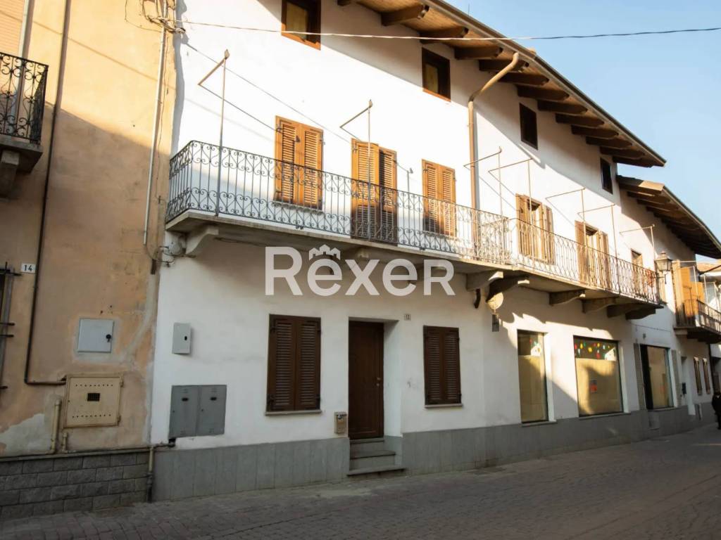casa indipendente in vendita ad Alice Castello