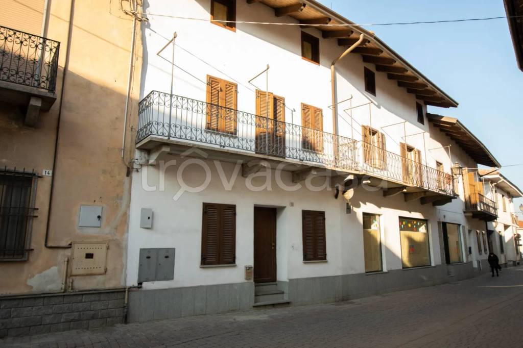 casa indipendente in vendita ad Alice Castello