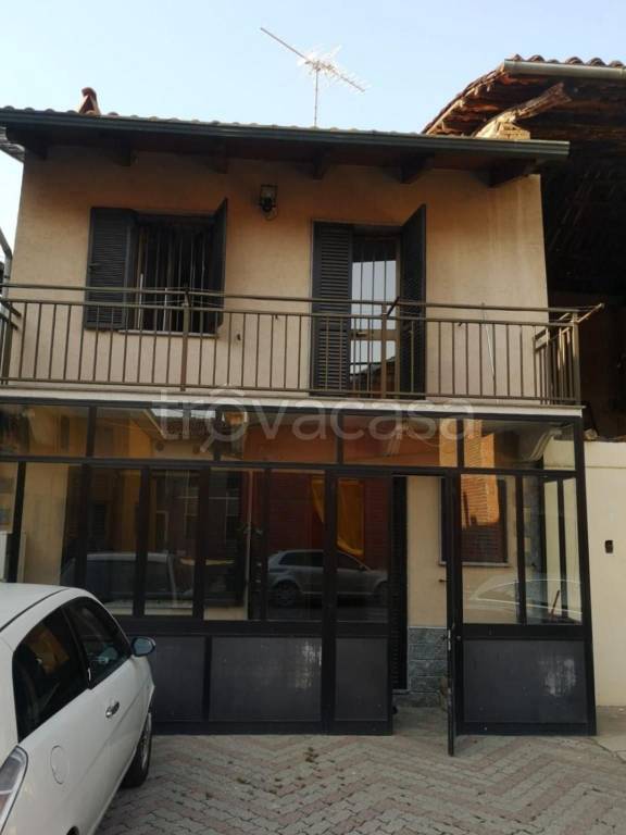 casa indipendente in vendita ad Alice Castello