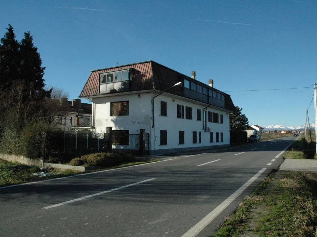 intera palazzina in vendita ad Alice Castello