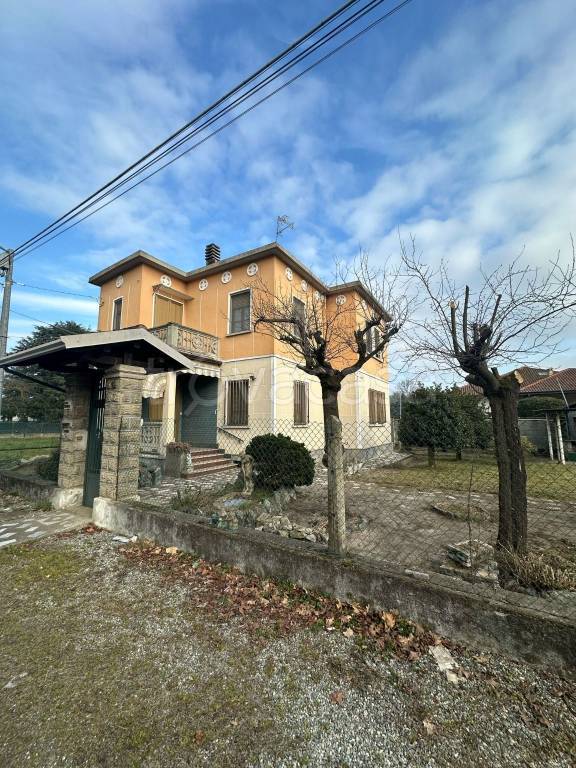 casa indipendente in vendita ad Alice Castello
