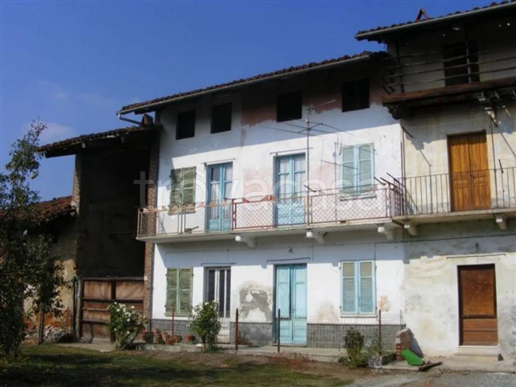 casa indipendente in vendita ad Alice Castello