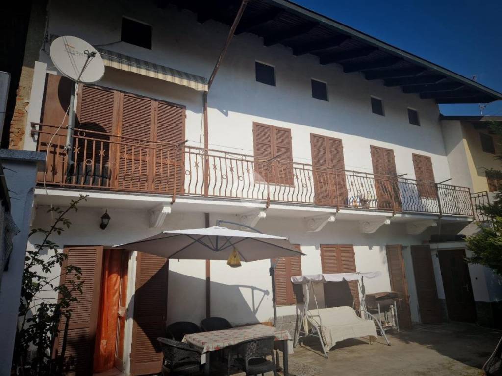 casa indipendente in vendita ad Alice Castello