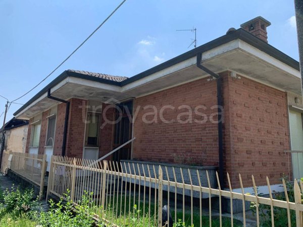 casa indipendente in vendita ad Alice Castello