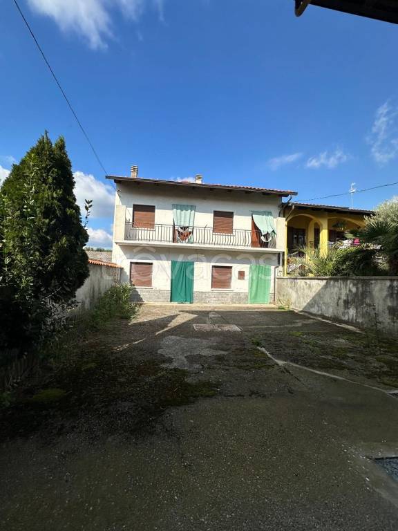 casa indipendente in vendita ad Alice Castello