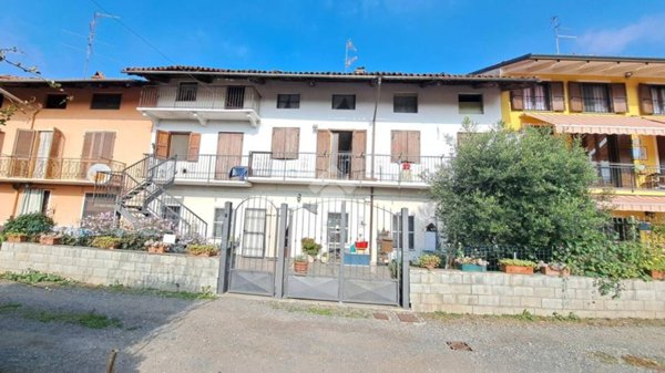 casa indipendente in vendita ad Alice Castello