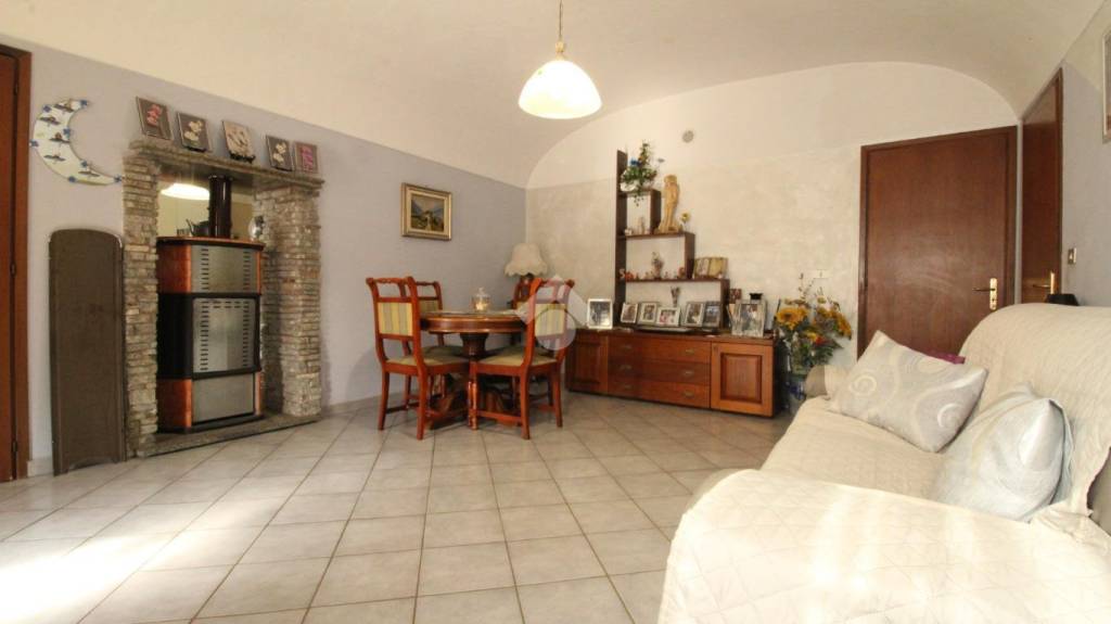 casa indipendente in vendita ad Alice Castello