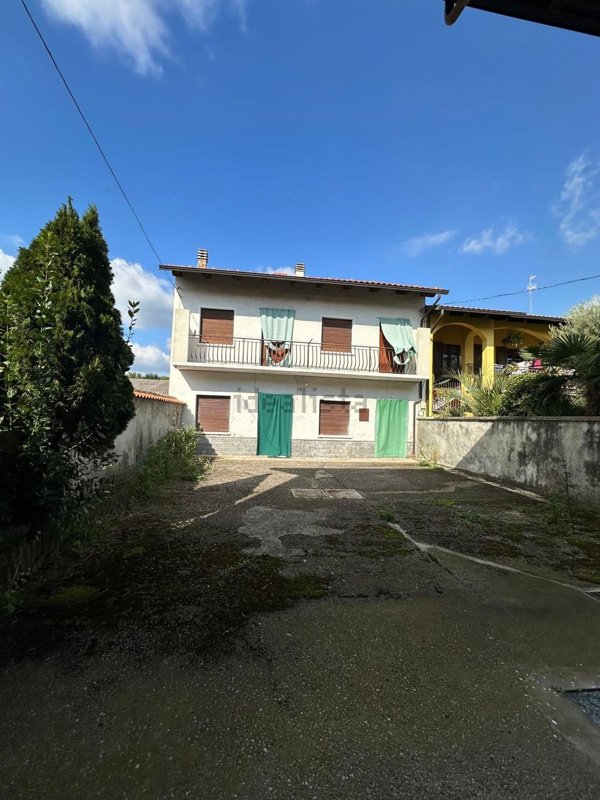 casa indipendente in vendita ad Alice Castello