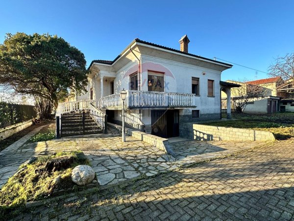 villa in vendita ad Alice Castello