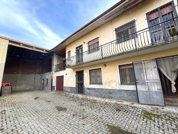 casa indipendente in vendita ad Alice Castello