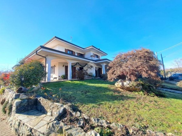 casa indipendente in vendita ad Alice Castello