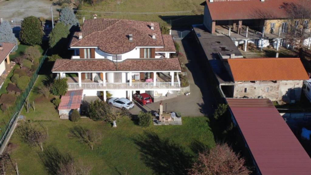 casa indipendente in vendita ad Alice Castello