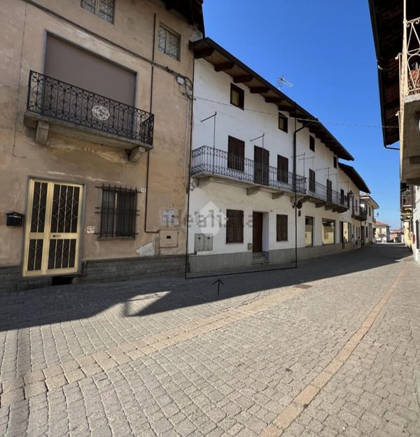 casa indipendente in vendita ad Alice Castello