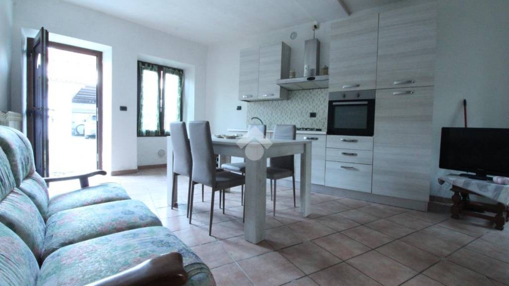 casa indipendente in vendita ad Alice Castello