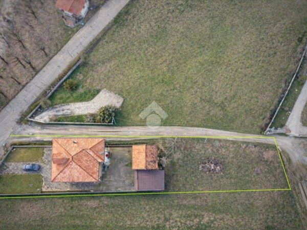 casa indipendente in vendita ad Alice Castello