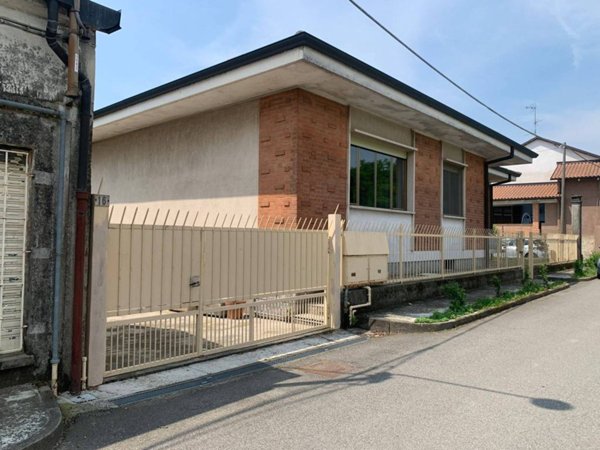 casa indipendente in vendita ad Alice Castello