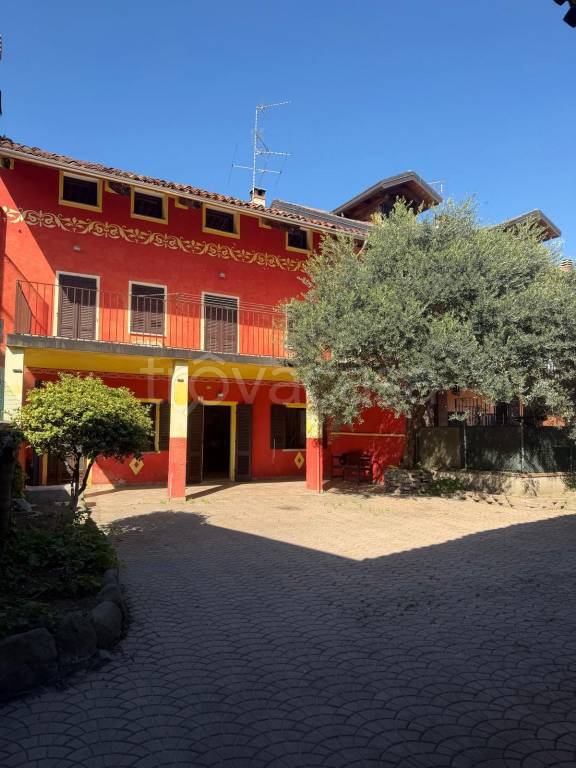 casa indipendente in vendita ad Alice Castello