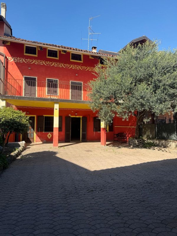 casa indipendente in vendita ad Alice Castello