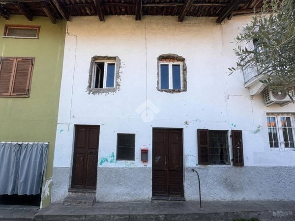 casa indipendente in vendita ad Alice Castello