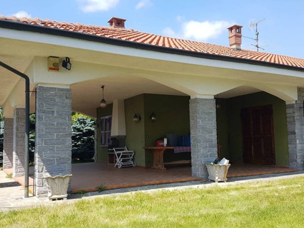 casa indipendente in vendita ad Alice Castello