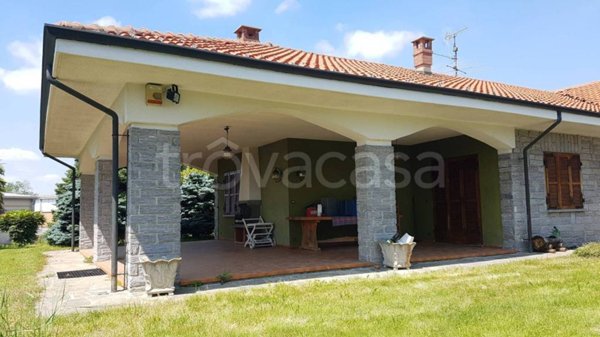 casa indipendente in vendita ad Alice Castello