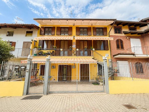 casa indipendente in vendita ad Alice Castello