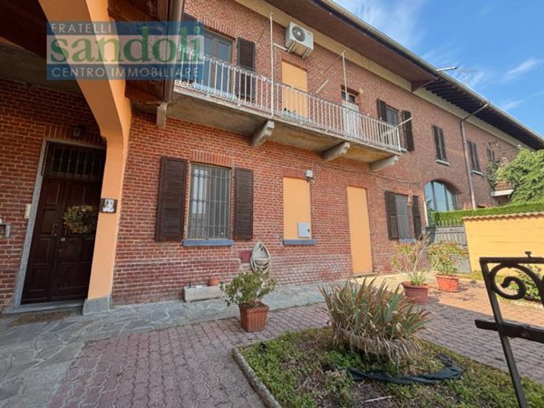 casa indipendente in vendita ad Alice Castello
