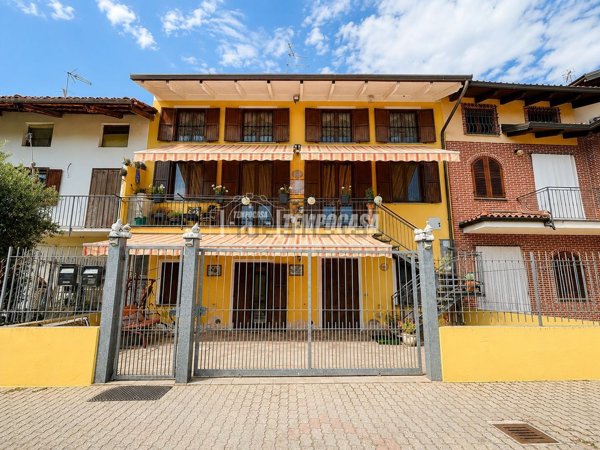 casa indipendente in vendita ad Alice Castello
