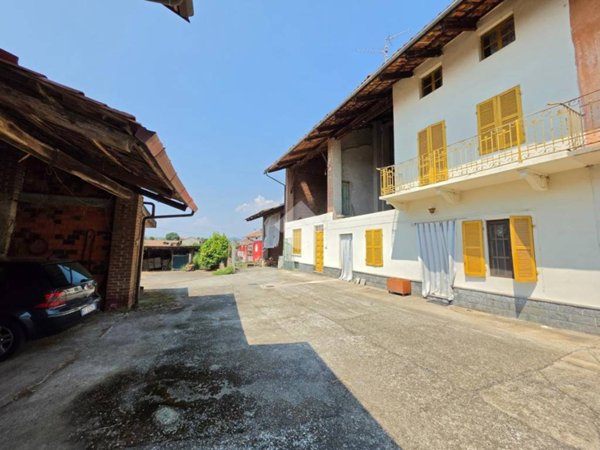 casa indipendente in vendita ad Alice Castello