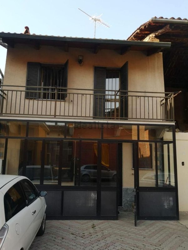 casa indipendente in vendita ad Alice Castello