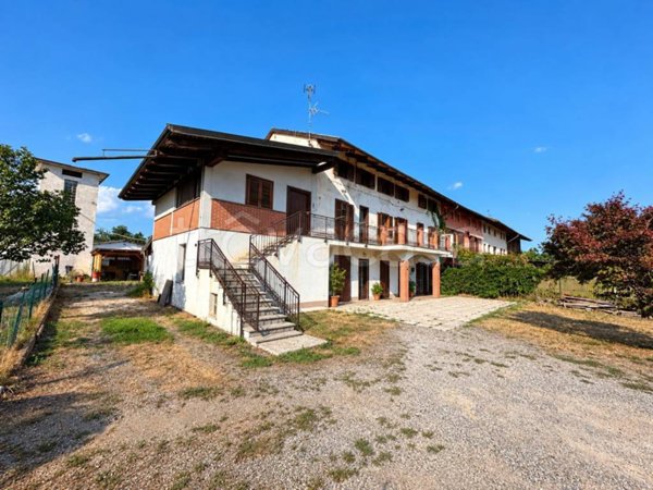 casa indipendente in vendita ad Alice Castello