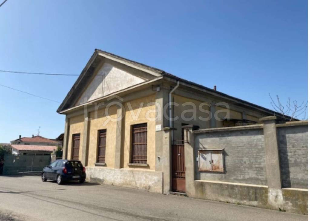 locale commerciale in vendita ad Arborio