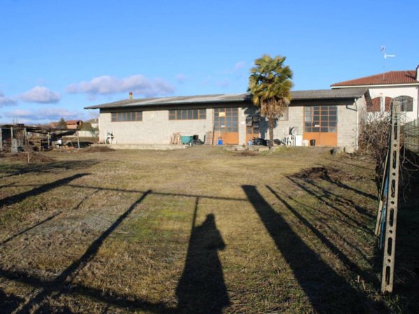 locale commerciale in vendita ad Arborio