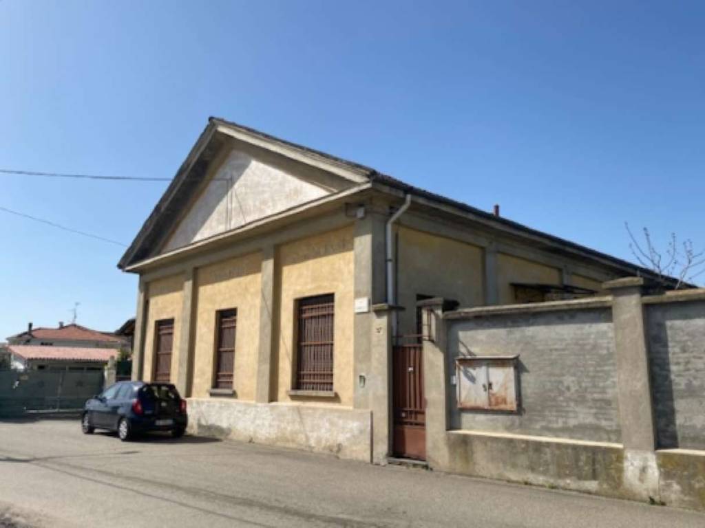 locale commerciale in vendita ad Arborio