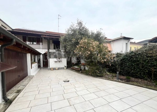 casa indipendente in vendita ad Asigliano Vercellese