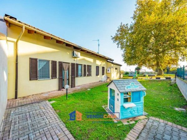 casa indipendente in vendita ad Asigliano Vercellese