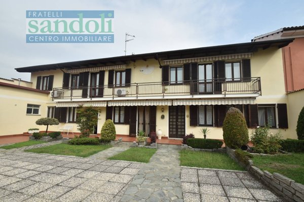 casa indipendente in vendita ad Asigliano Vercellese