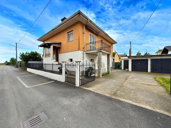 casa indipendente in vendita a Bianzè